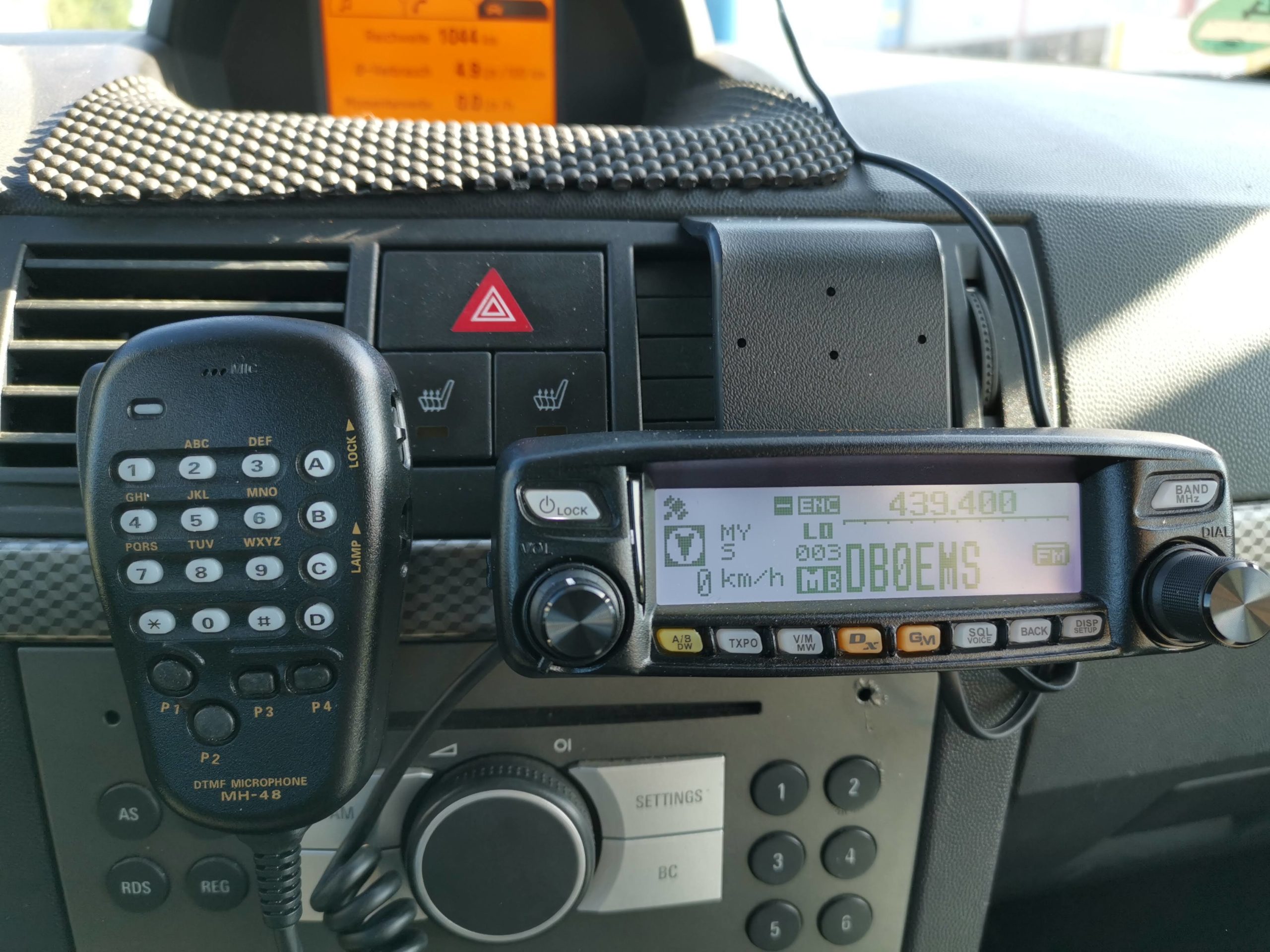 FTM100 Display auf einer Brodit ProClip 853261 Montagekonsole