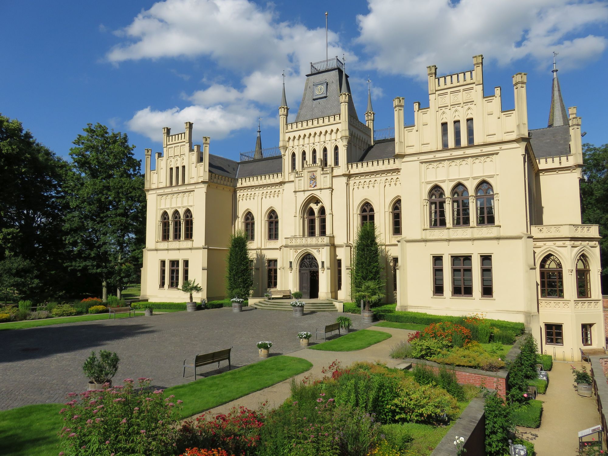 Zum ersten Mal geht die Evenburg aus Leer im Rahmen der COTA-Aktivität „ ON AIR „ Wann: 01.05.20222 UTC: 09:00 - 16:00 Modes: SSB + CW Call: DK0LR
